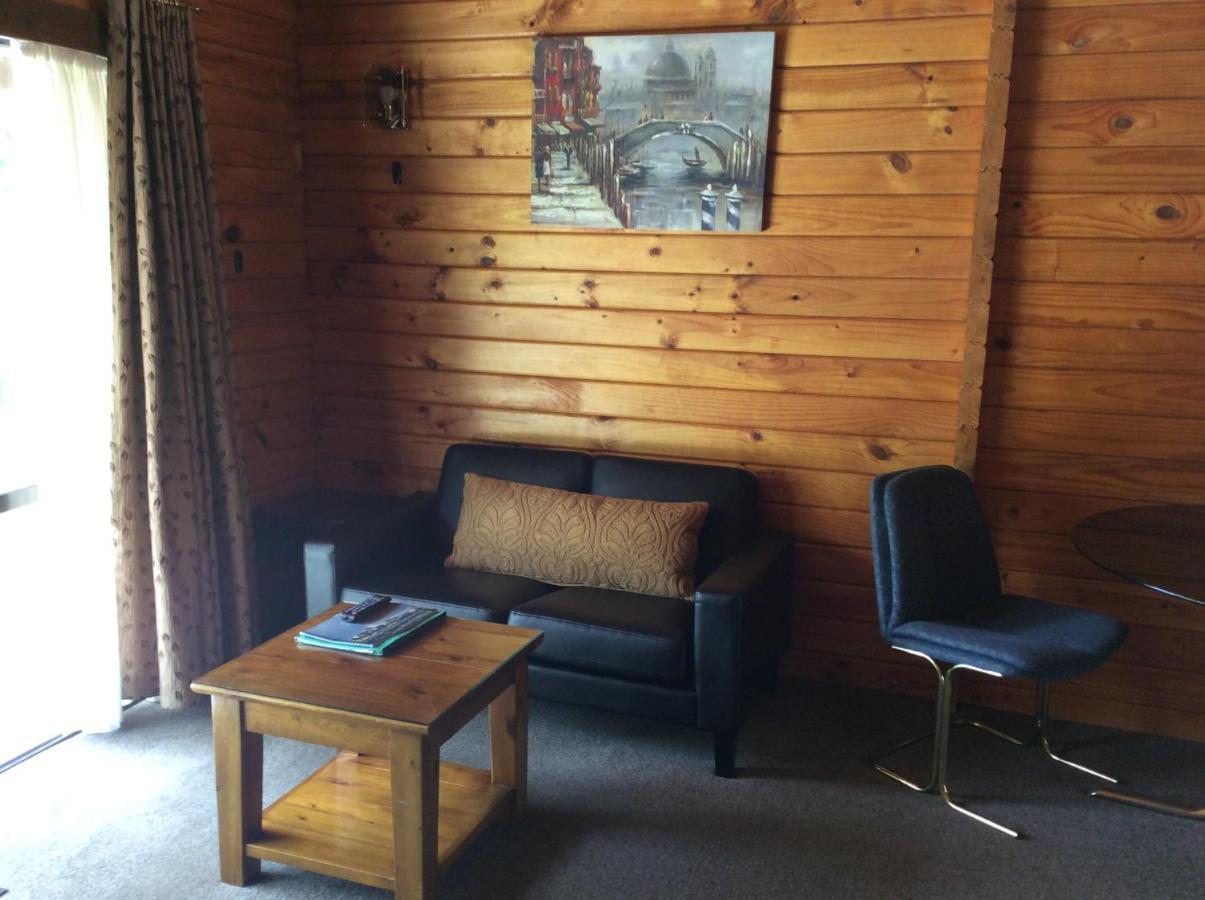 Alpine Lodge Motel Ханмер-Спрингс Экстерьер фото
