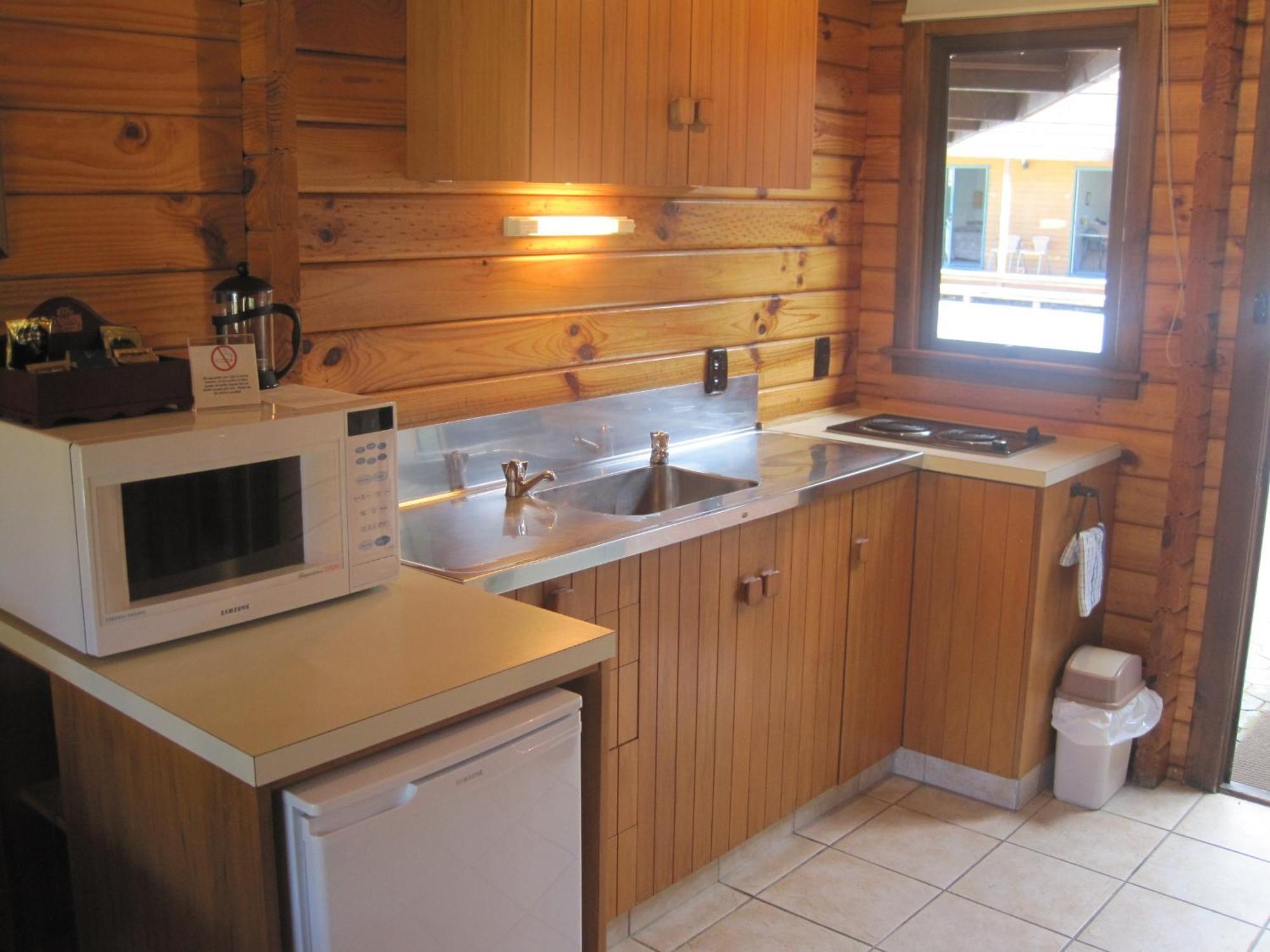 Alpine Lodge Motel Ханмер-Спрингс Экстерьер фото